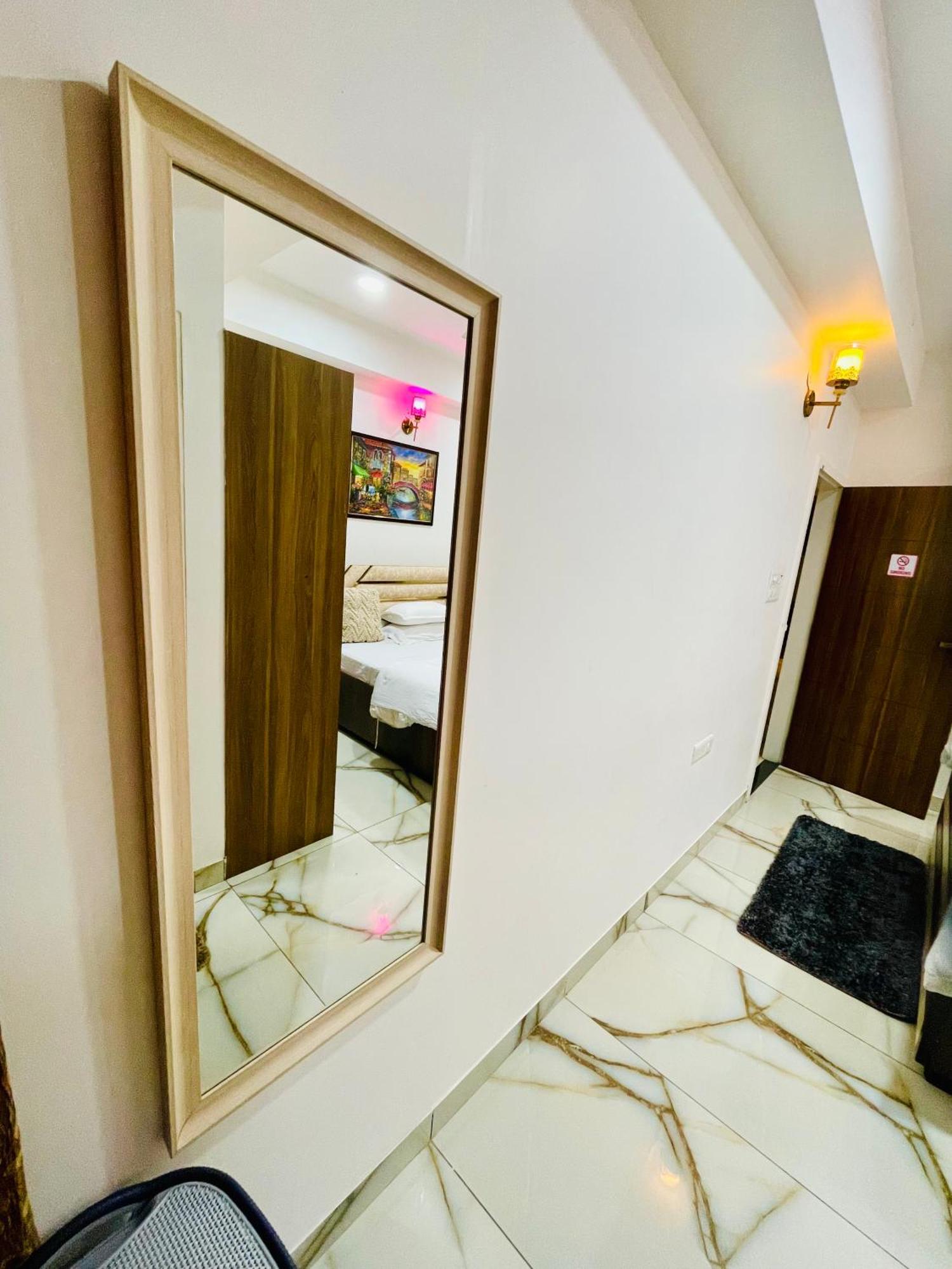 Airport Bliss Apartment+Balcony & Netflix + Prime ジャイプール エクステリア 写真